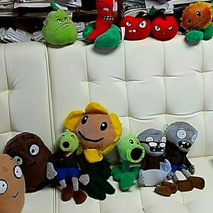 Curious thing base on kid game 🎮 plant vr Zombies.